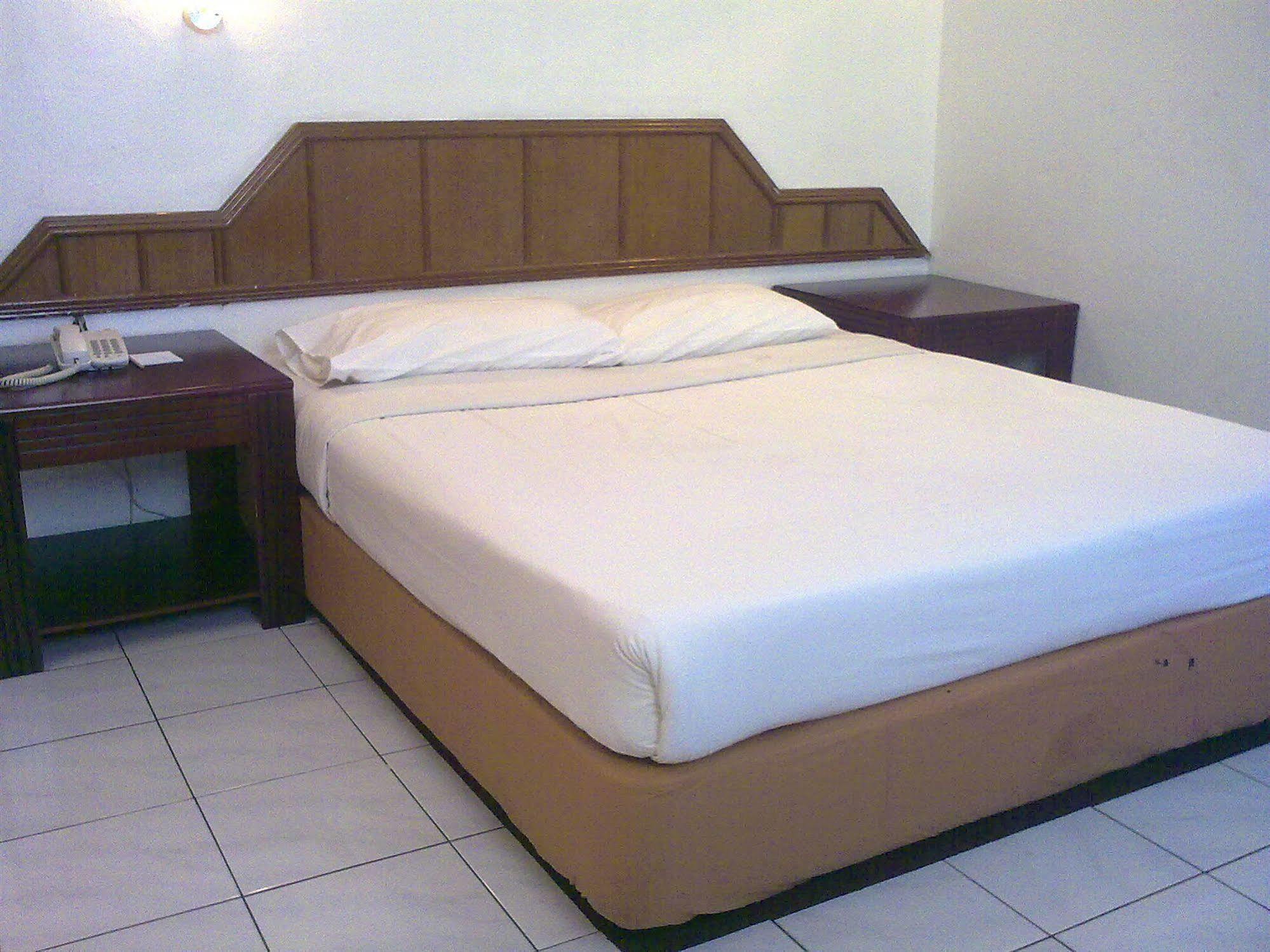 Palace Inn Miri Kültér fotó